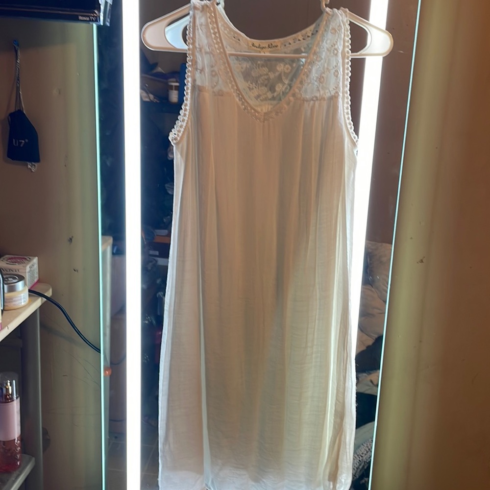 Indigo Rose white with lace vneck maxi dress siz LG